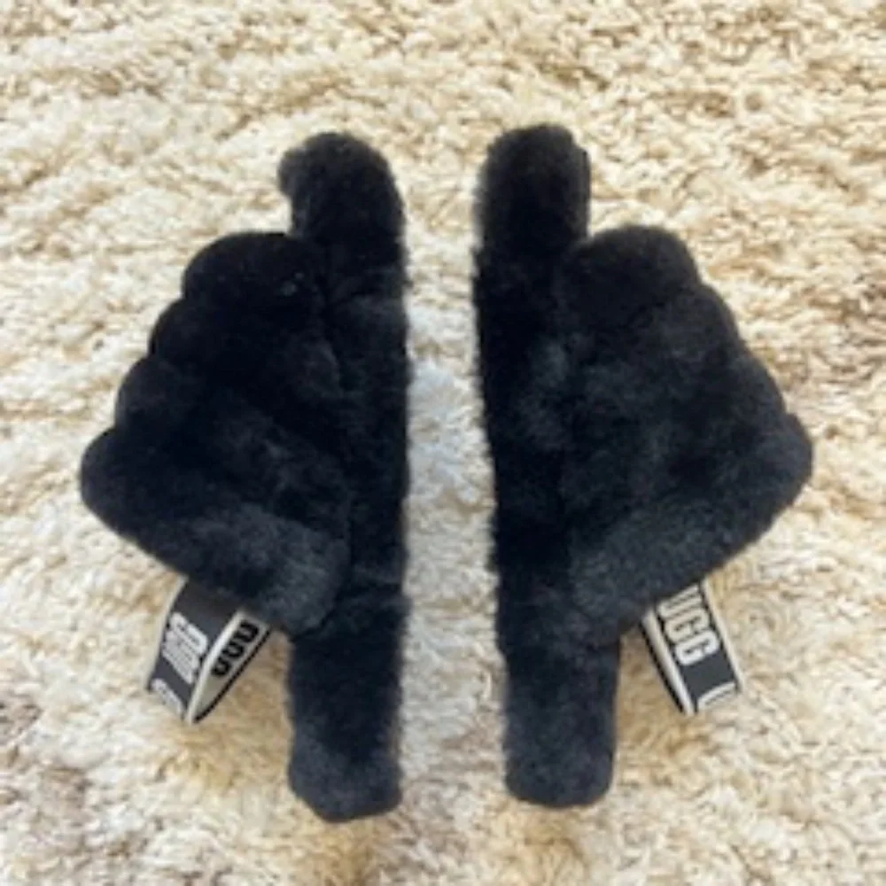 UGG Fluff Yeah Youth Size 2 Black Sheepskin Fur Sling back Slipper Sandals